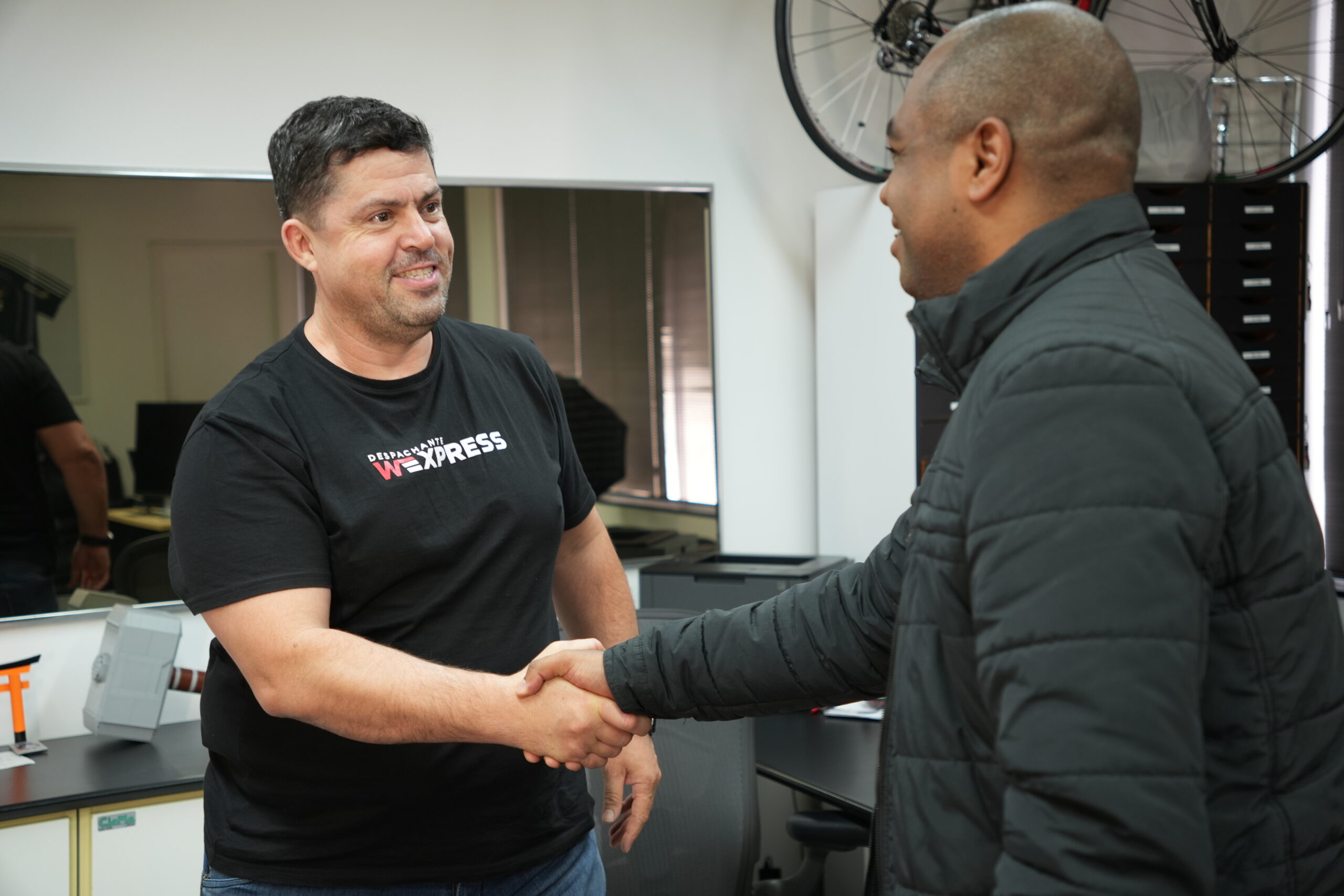 Atendimento presencial na W Express para regularização de veículo apreendido, com suporte especializado e solução rápida para evitar prejuízos com pátio e guincho.