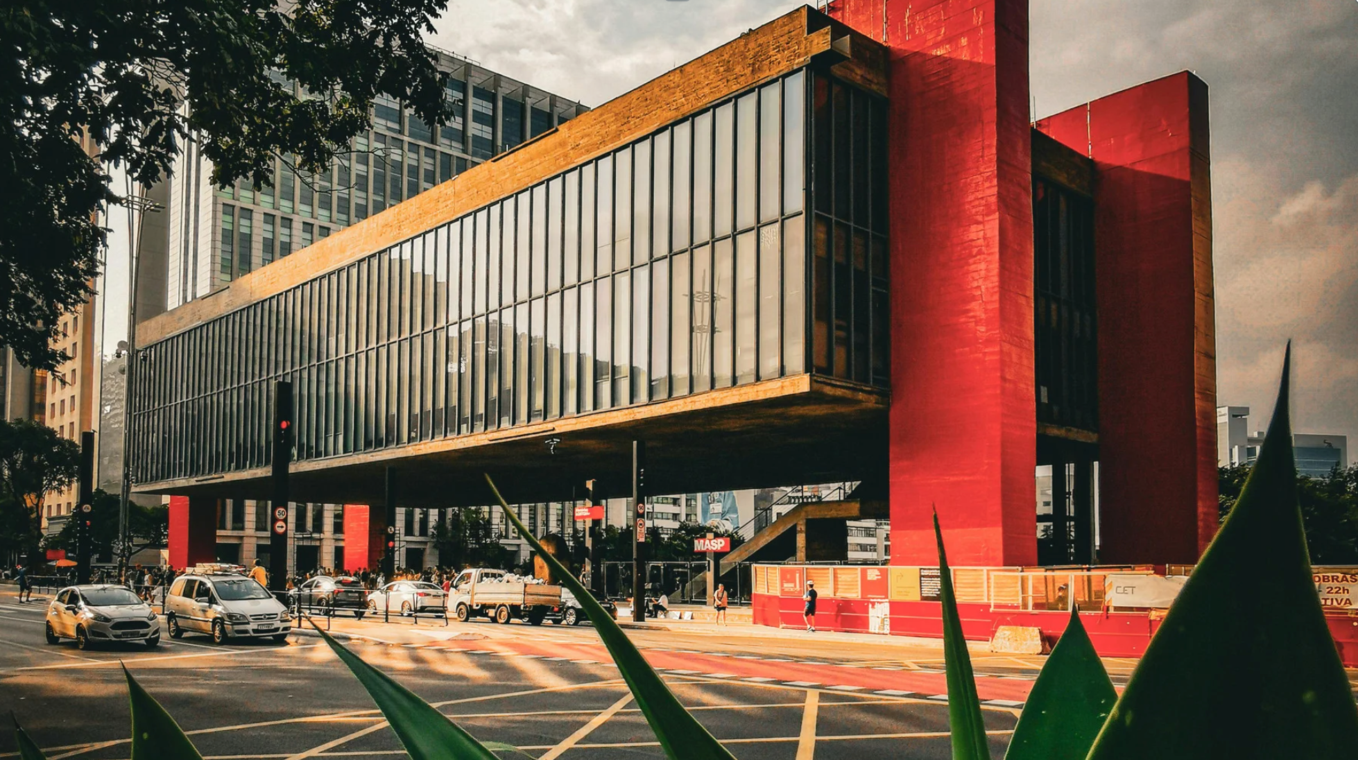 Radar eletrônico em São Paulo fiscalizando veículos durante o rodízio.