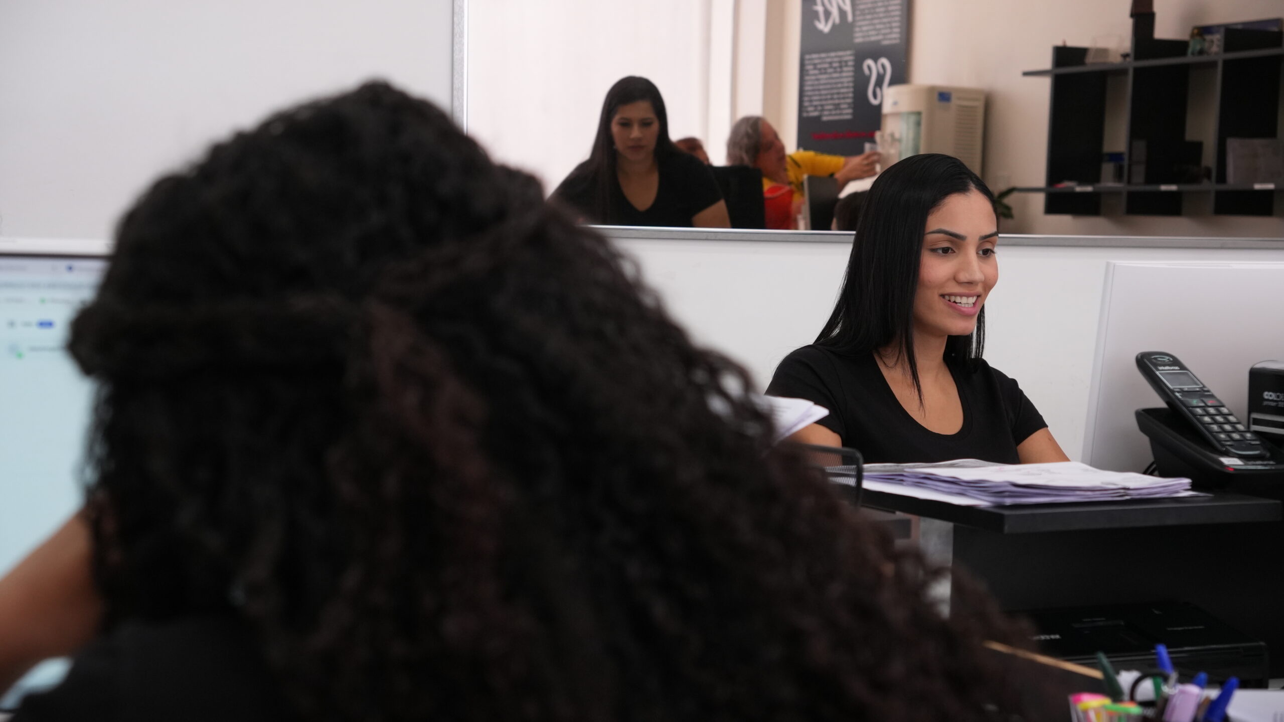 cliente resolvendo o licenciamento não emitido com ajuda de despachante especializado